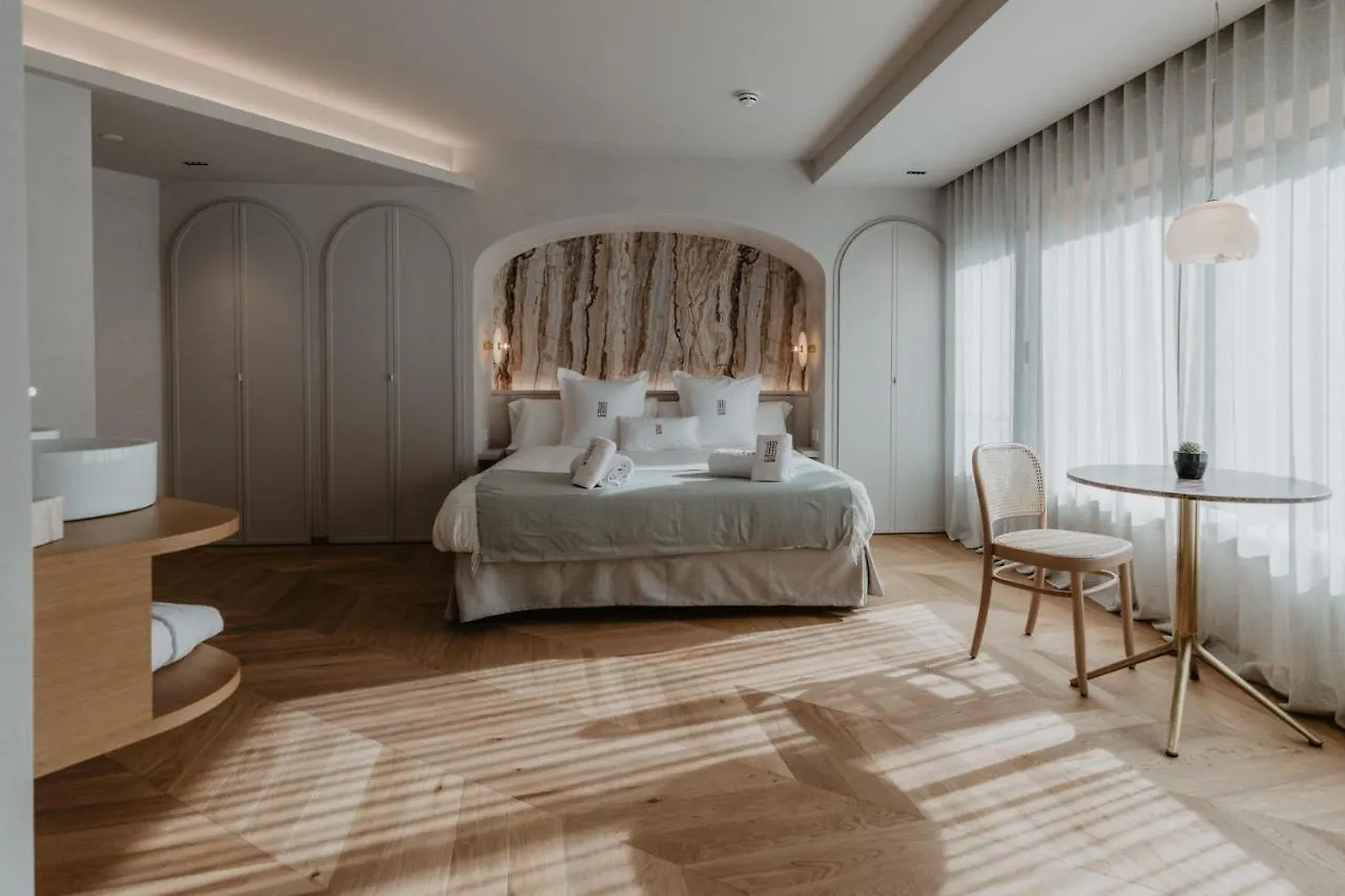 Hotel Petit Luxe Terrassa 4*,